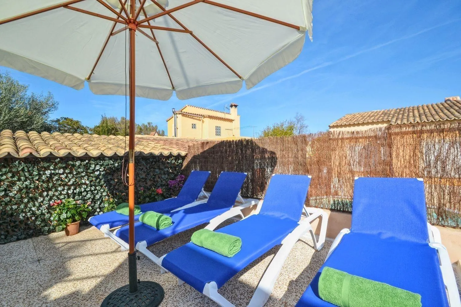 Schoene Villa Mit Pool Und Garten El Toro